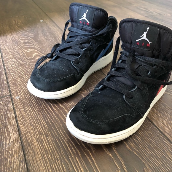 Nike Air Jordan 1 Retro Mid Boys Size 5 - Picture 11 of 14